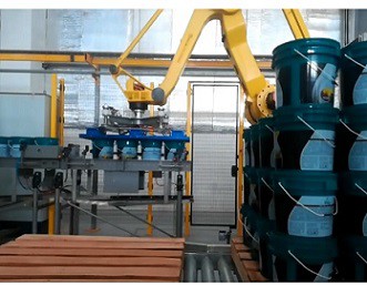 8 - Sistema robotizzato di pallettizzazione secchi con Octopus Vuototecnica